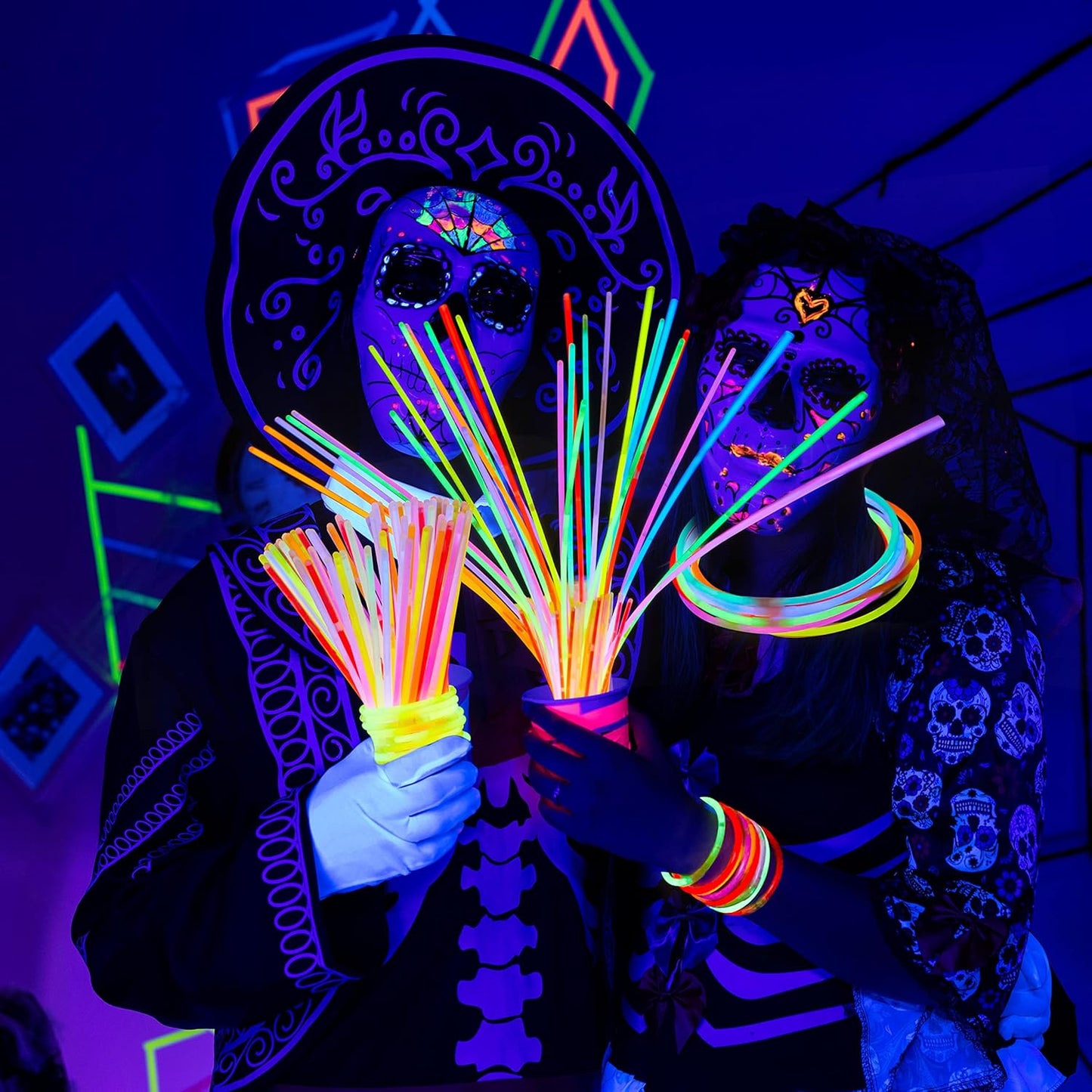 JOYIN 300 Pack Glow Sticks, 100ct 22'' Necklaces and 200 Pcs 8" Glow Sticks Bulk with 300 Pcs Connectors, Bright in The Dark Party Supplies, Neon Light Up, Halloween Party Favors