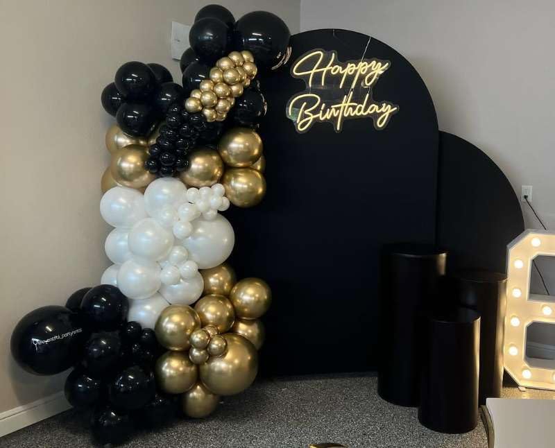 153Pcs Black and Silver Balloons Garland Arch Kit with Stars - 22 18 12 10 5 inch Different Size Black Metallic Silver Confetti Latex Balloon for Birthday Graduation New Year Party Decorations