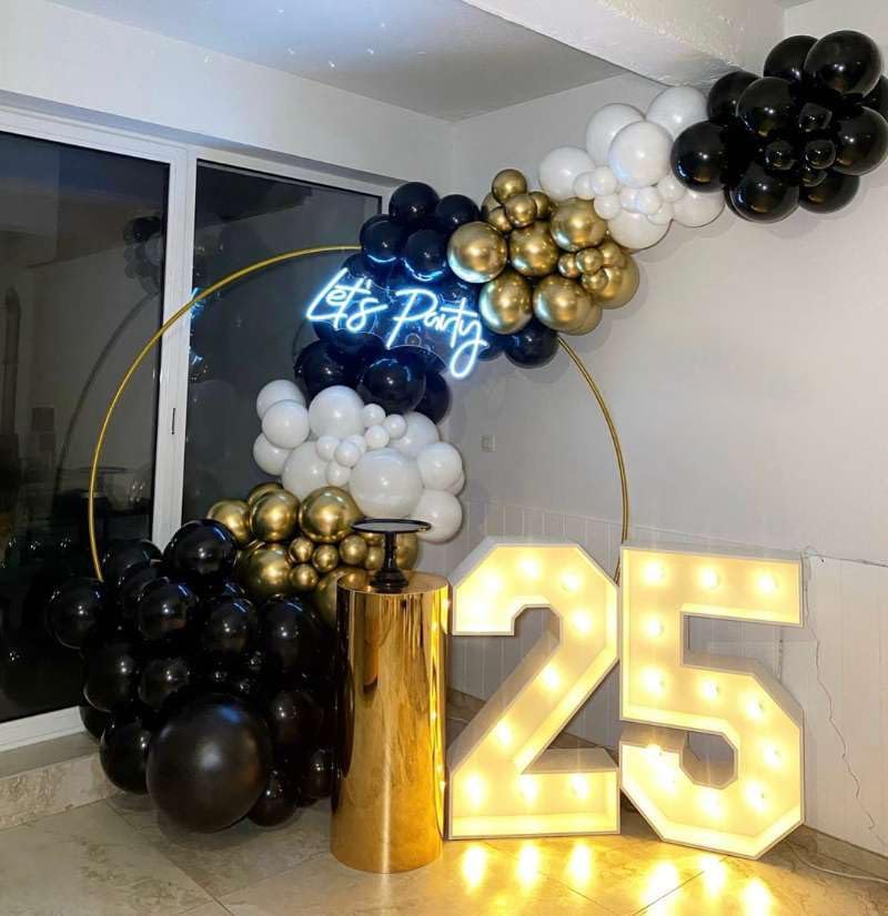 153Pcs Black and Silver Balloons Garland Arch Kit with Stars - 22 18 12 10 5 inch Different Size Black Metallic Silver Confetti Latex Balloon for Birthday Graduation New Year Party Decorations