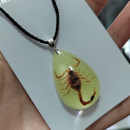 Glow in the Dark Necklace Black Scorpion Amber Resin Adjustable Necklace Pendent with Insect Sample Inside Birthday Gift for Lover Friends