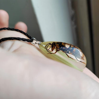 Glow in the Dark Necklace Black Scorpion Amber Resin Adjustable Necklace Pendent with Insect Sample Inside Birthday Gift for Lover Friends