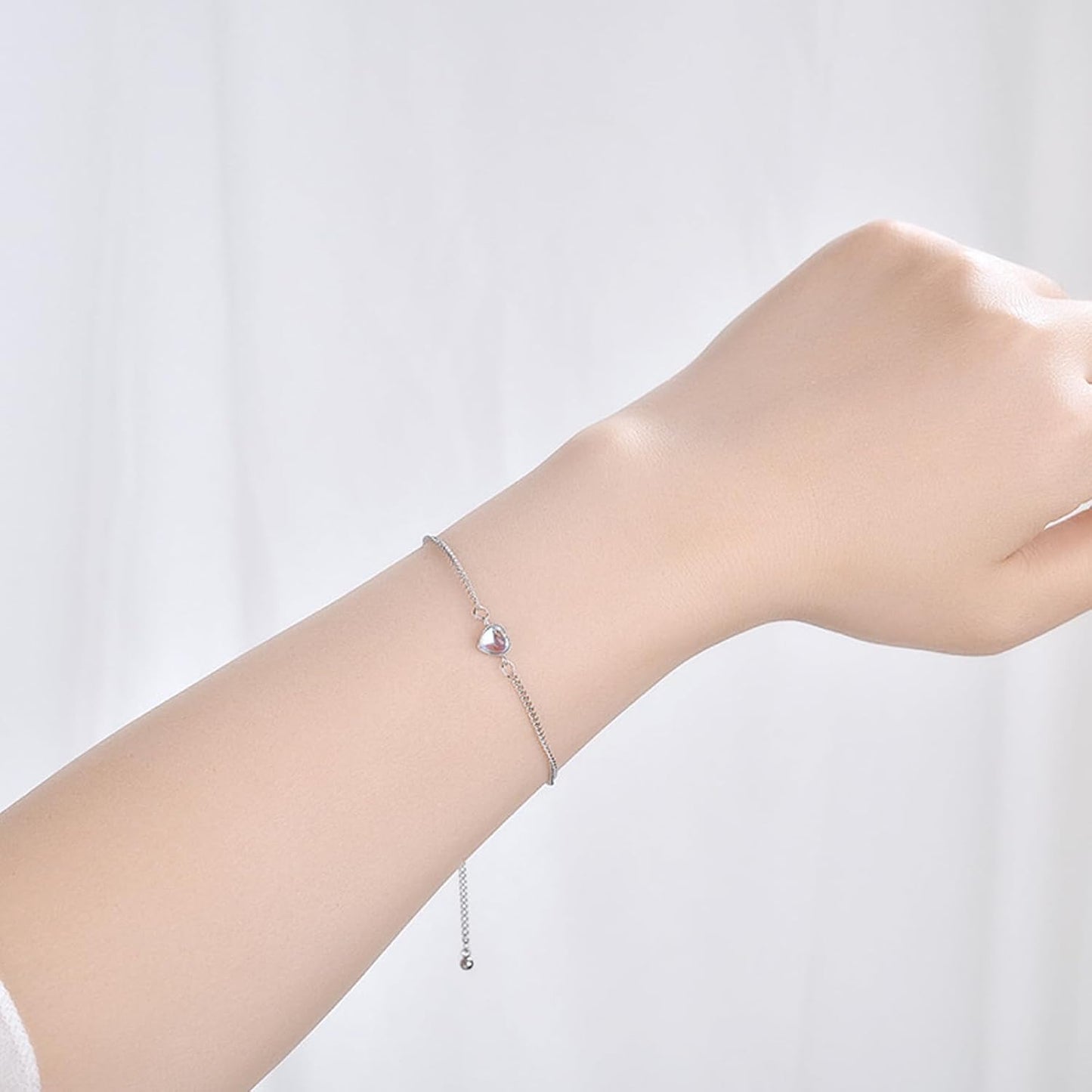 Long tiantian Moonstone Bracelet Glow in the Dark Bracelets Moonstone Jewelry for Women Crystal Bracelet Glow in the Dark Jewelry for Women Trendy Gifts for Christmas