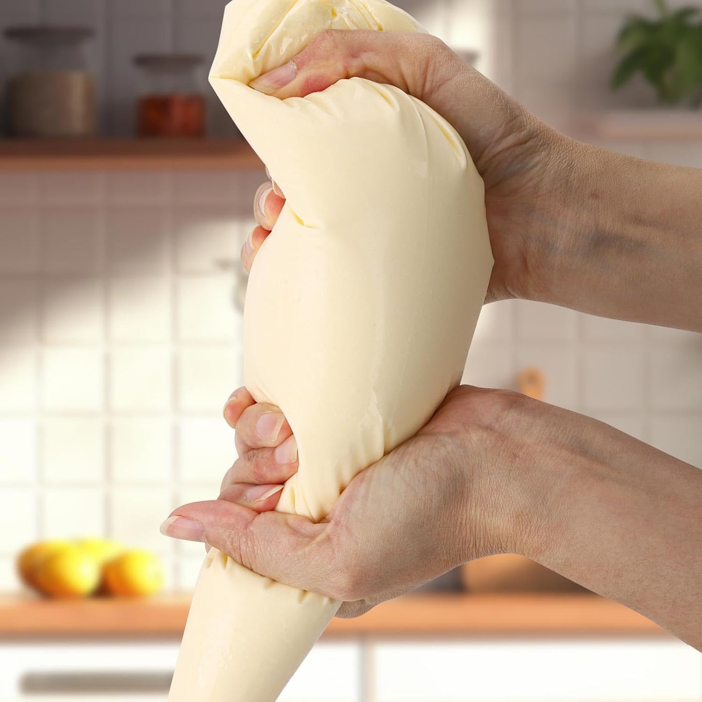 Piping Bags 18 Inch 100 Pcs Anti Burst Pastry Bags Disposable Tipless Icing Bag for Cake Decorating