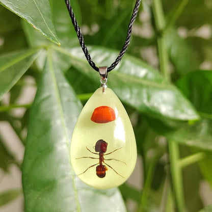 Glow in the Dark Necklace Black Scorpion Amber Resin Adjustable Necklace Pendent with Insect Sample Inside Birthday Gift for Lover Friends