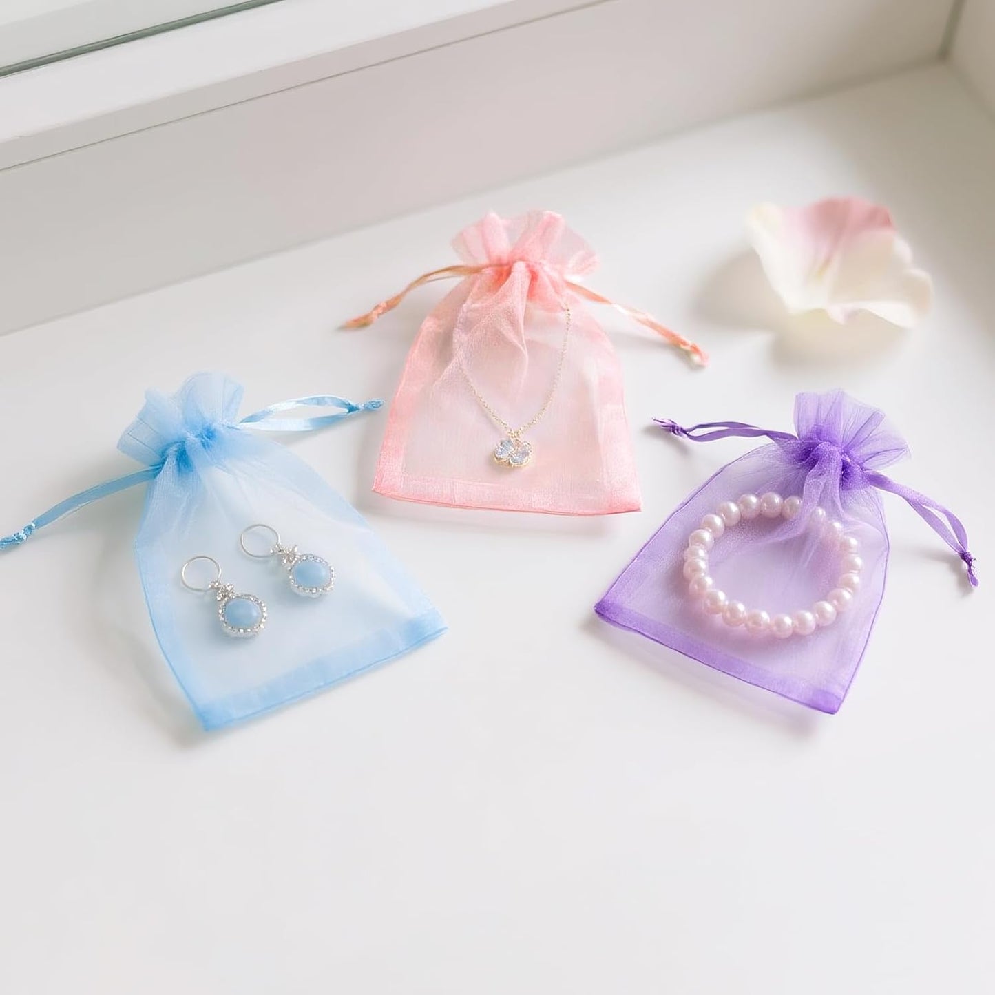 joycraft 50Pcs Organza Bags, 2x3 inch Gift Favor Bags, White Wedding Favor Bags, Jewelry Pouches with Drawstring, Mesh Bags Drawstring for Jewelry, Festival, Makeup, Candy, Desserts