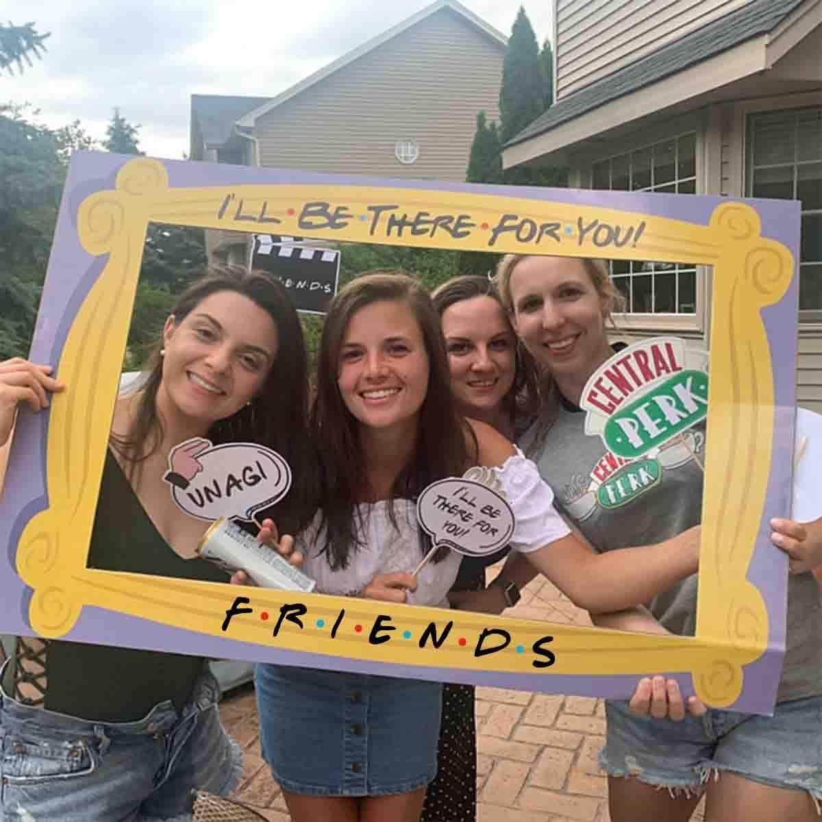 2026 Graduation Decorations I'll be There for You Happy Friend Themed Party Decorations,Class of 2026 Graduation Party Selfie Props with Photo Frame for Friend Birthday Decor