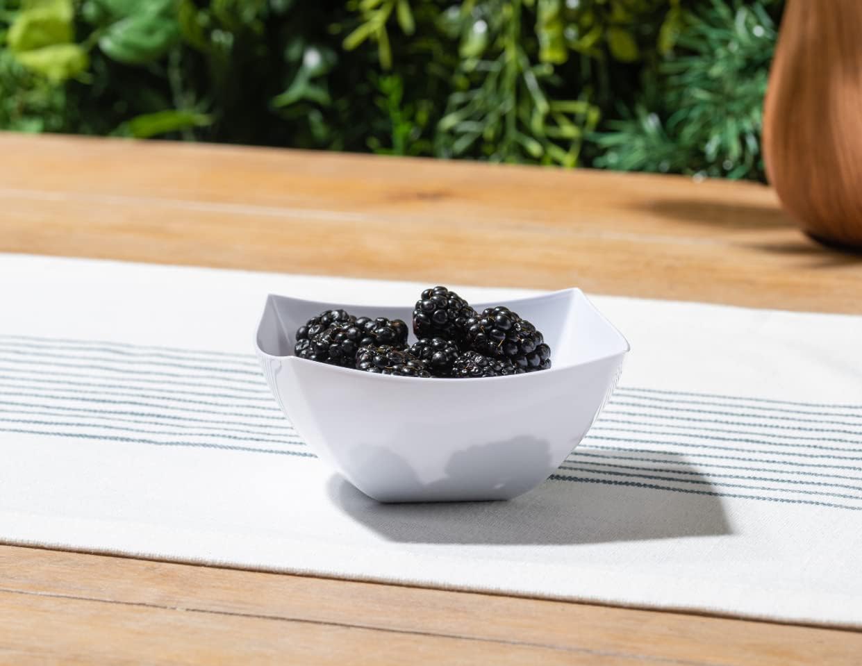 Posh Setting - Clear Plastic Serving Bowls for Party (8oz - 4 Pack) Square, Disposable, Salad & Fruit Bowls for Party Table, Candy Containers for Candy Buffet