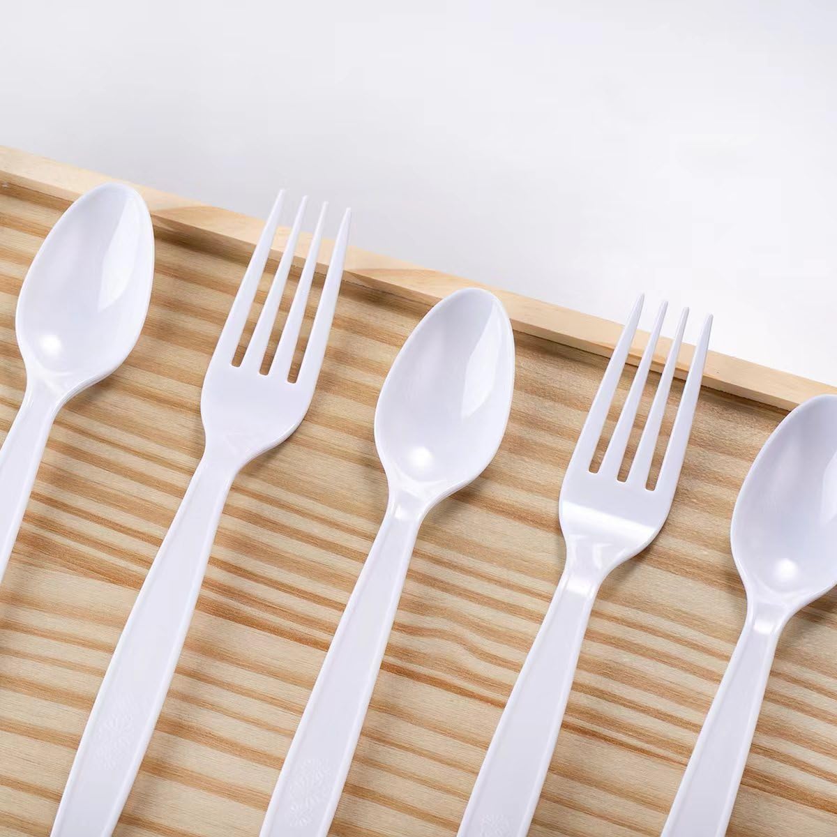 MOACOCK 200 Count Plastic Silverware, Heavy Weight Plastic Forks Spoons Disposable Utensils Cutlery Set for Wedding Party Supplies Everyday Use