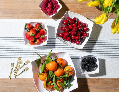 Posh Setting - Clear Plastic Serving Bowls for Party (8oz - 4 Pack) Square, Disposable, Salad & Fruit Bowls for Party Table, Candy Containers for Candy Buffet