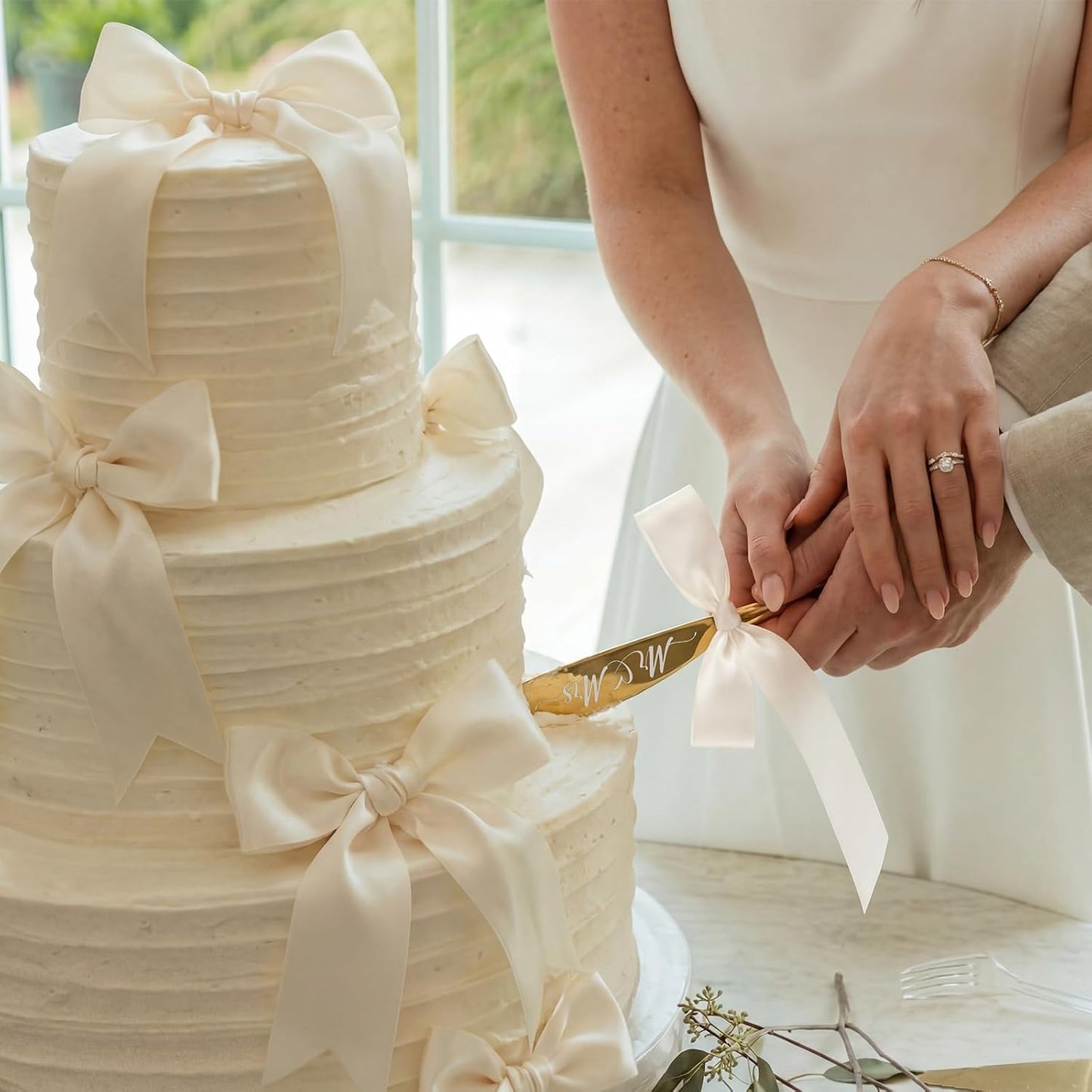 2 Pcs Bow Gold Wedding Cake Knife and Server Set Ivory White Ribbon Bow Mr Mrs Cake Cutting Set Boho Pastry Pie Server Pizza Cutter for Engagements Anniversaries Gifts for Couples