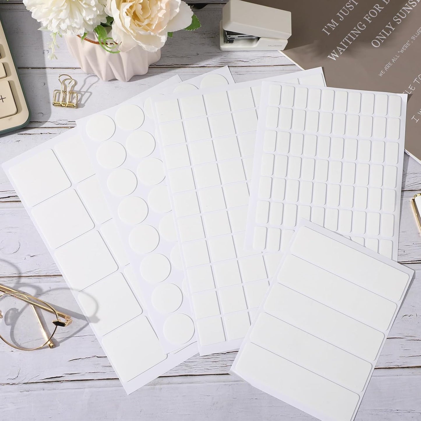 JANYUN 140 Pieces Adhesive Dots,Removable Round Putty Clear Tack No Trace Small Tape Stickers for Wall Hanging Festival Poster Office Party Decoration Picture Crafts
