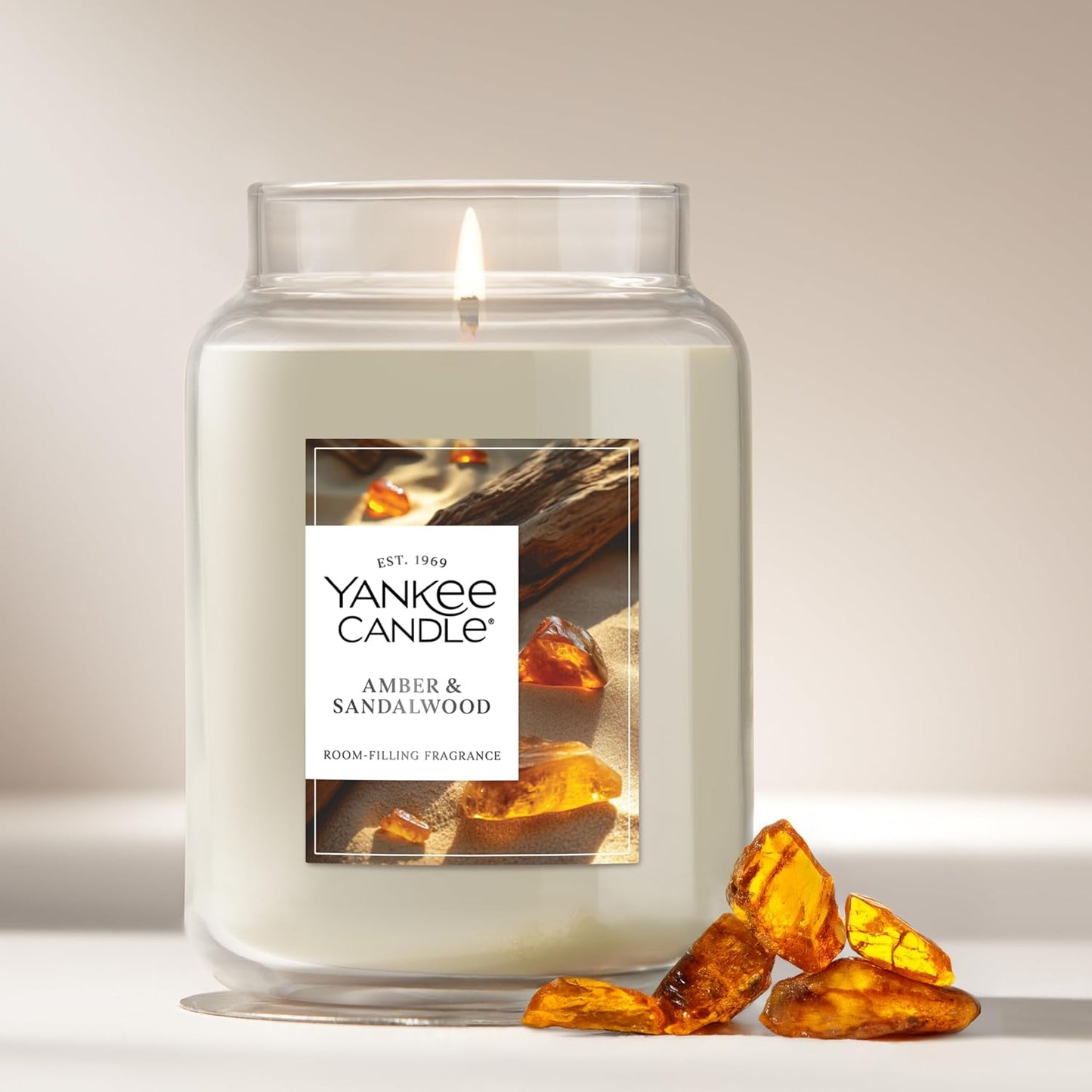 Yankee Candle Vanilla Cupcake, Scented Candle, 22oz Large Jar with up to 150 Hour Burn Time, Giftable, Birthdays