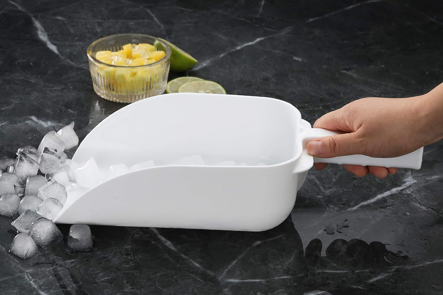 New Star Foodservice Commercial Grade Polycarbonate Plastic Utility Ice Scoop, White, 64 oz