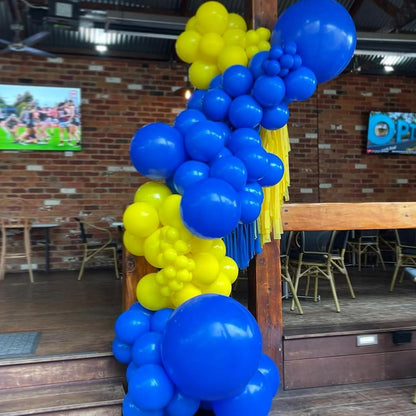 Black and Gold Balloons Garland Arch Kit, 134pcs Black and Metallic Gold Balloons with Different Size for 2026 Graduation Decorations, New Year, Birthday, Anniversary Party Decorations