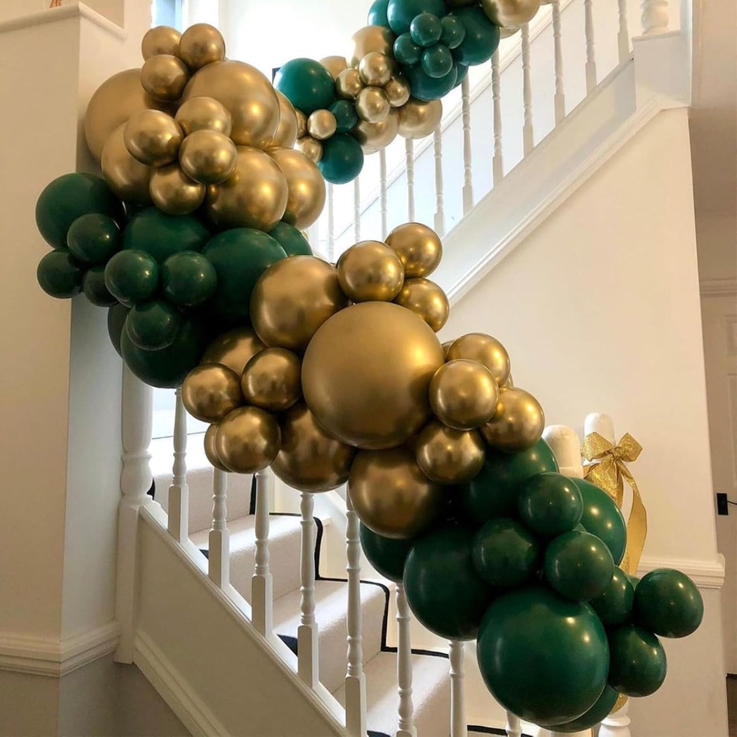 Black and Gold Balloons Garland Arch Kit, 134pcs Black and Metallic Gold Balloons with Different Size for 2026 Graduation Decorations, New Year, Birthday, Anniversary Party Decorations