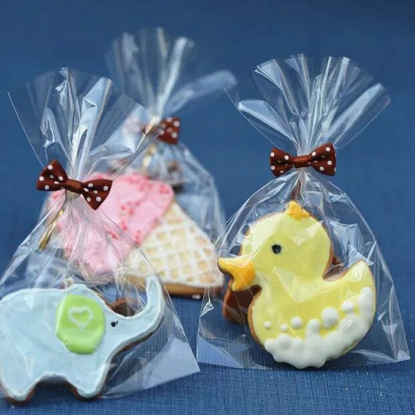 Cello Cellophane Treat Bags,5x7 Inches Clear Cellophane Bags 200 Pcs OPP Plastic Treat Bags with 200 Twist Ties for Gift Wrapping,Packaging Candies,Dessert,Bakery, Cookies, Chocolate,Party Favor