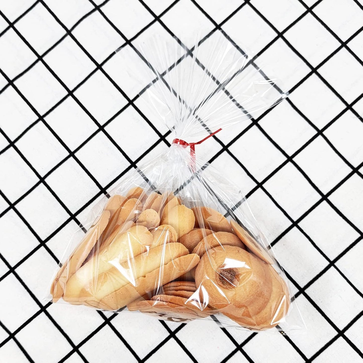 XLSFPY 100PCS Clear Cellophane Bags, 5x7 Small Treat Bags with Ties, Cake Pop Bags, Candy Bags, Goodie Bags, Rice Crispy Treat Bags, Clear Bags for Favors Birthday Party (5'' x 7'')