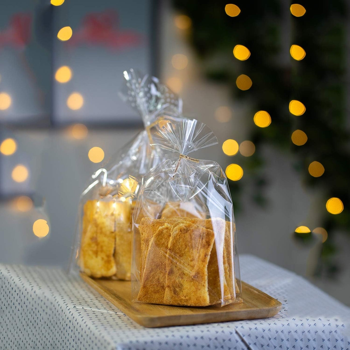 Cello Cellophane Treat Bags,5x7 Inches Clear Cellophane Bags 200 Pcs OPP Plastic Treat Bags with 200 Twist Ties for Gift Wrapping,Packaging Candies,Dessert,Bakery, Cookies, Chocolate,Party Favor