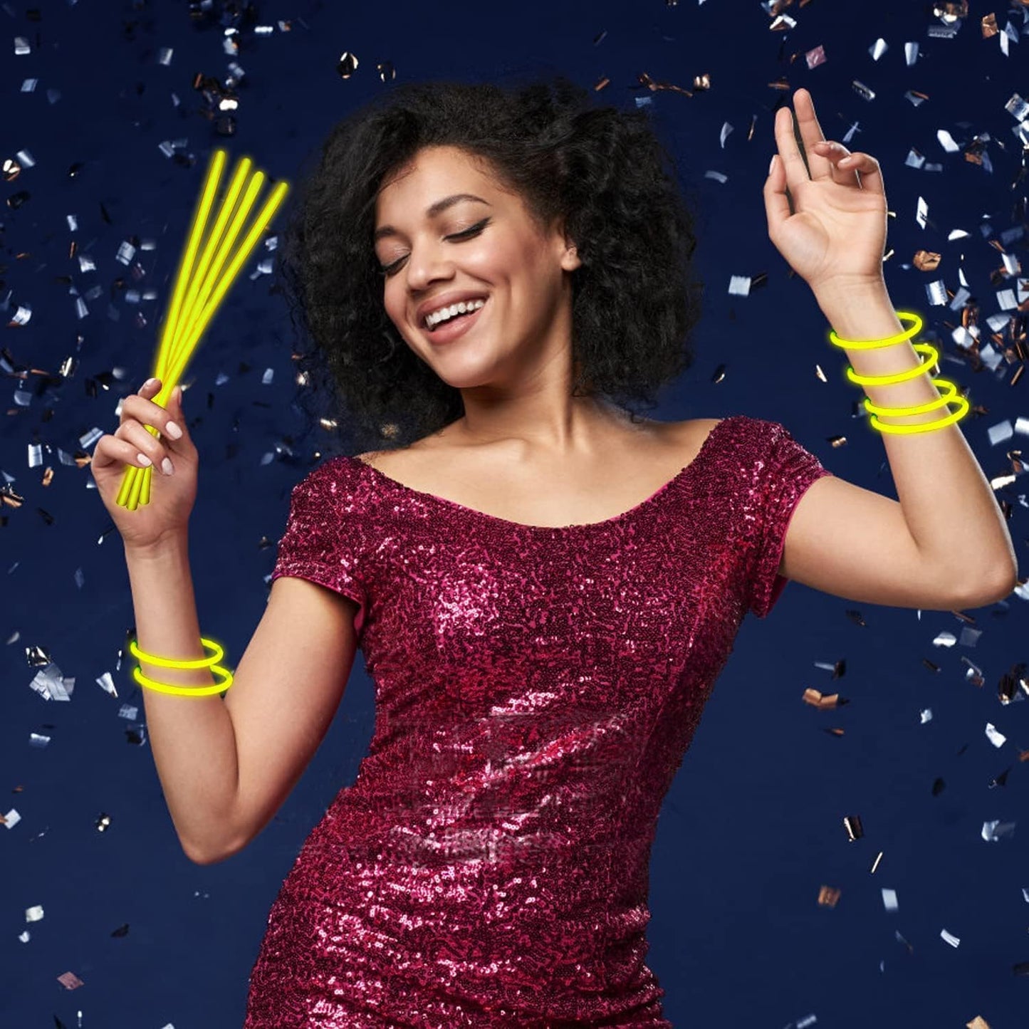 500 PCS White Glow Stick Bracelets Necklaces 8" Glowsticks with Connectors Bulk Glow in The Dark Party Supplies Light Up Neon Party Favor for Christmas NewYear Valentine’s Day Wedding