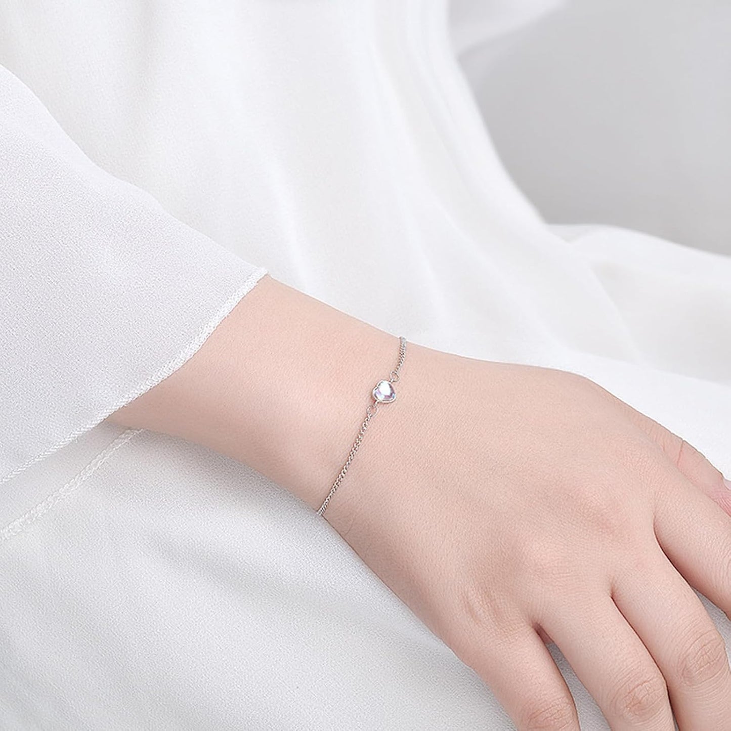 Long tiantian Moonstone Bracelet Glow in the Dark Bracelets Moonstone Jewelry for Women Crystal Bracelet Glow in the Dark Jewelry for Women Trendy Gifts for Christmas