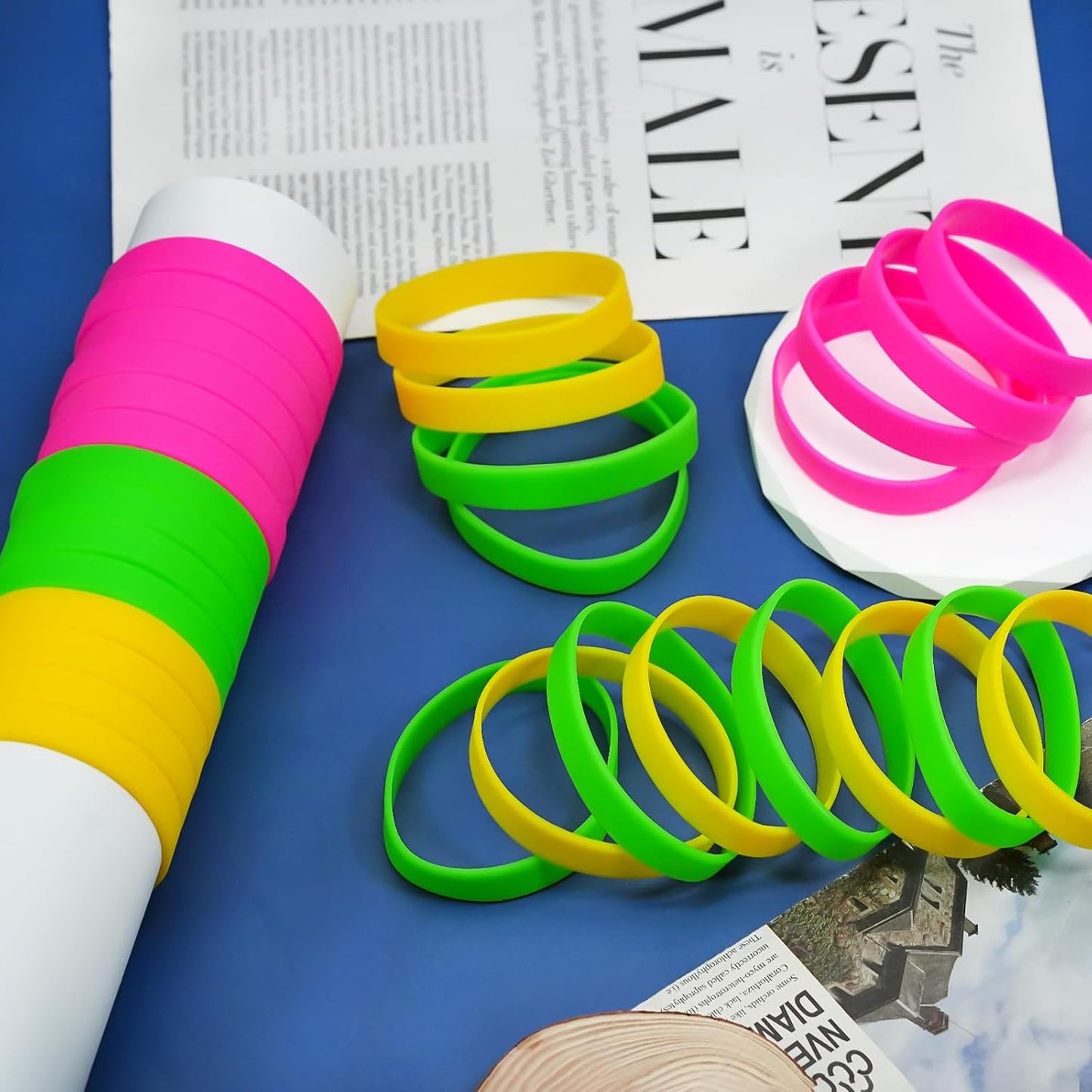 Ronglry 30pcs Neon Bracelets 80s Silicone Friendship Bracelet Bulk Colorful Silicone Wristbands Stretch Neon Bracelets for Glow Party Halloween Costume Accessories 80s Jewelry for Women Men