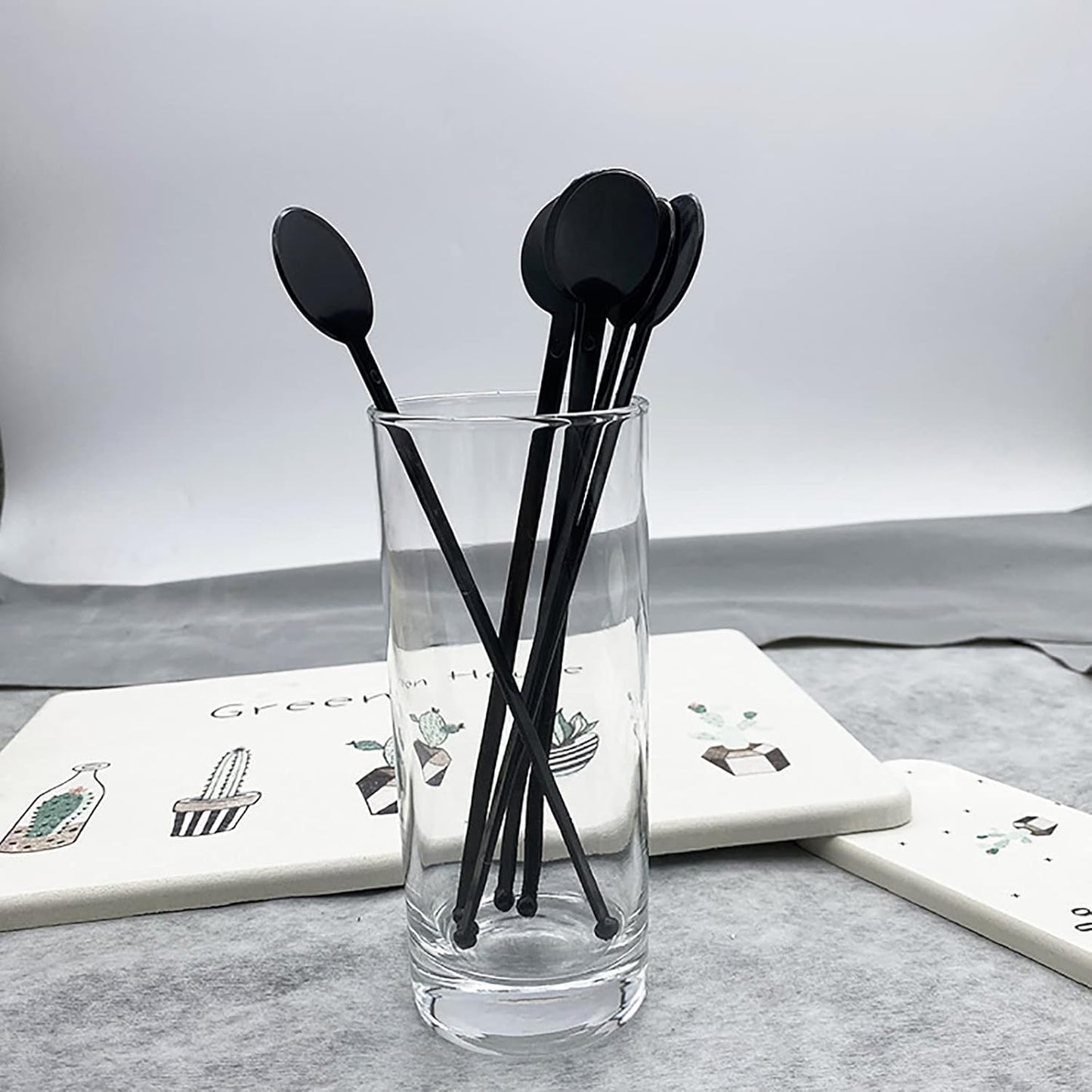 100Pcs Cocktail Swizzle Sticks, 7 Inches Disposible Plastic Disc Top Drink Stirrers Black Drinks Mixing Rod for Coffee Milk Cocktail Whiskey Beverage Bar (Black)