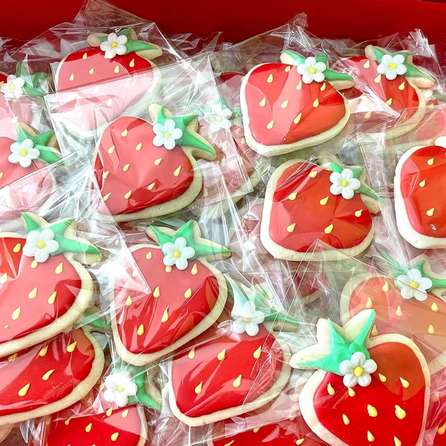 300 PCS Clear Cellophane Cookies Bags Self Sealing with 4x6"（150 PCS）& 5x7"（150 PCS) - Resealable Plastic Treat Bags Self Adhesive for Packaging Cookies, Party Favors, Bakery
