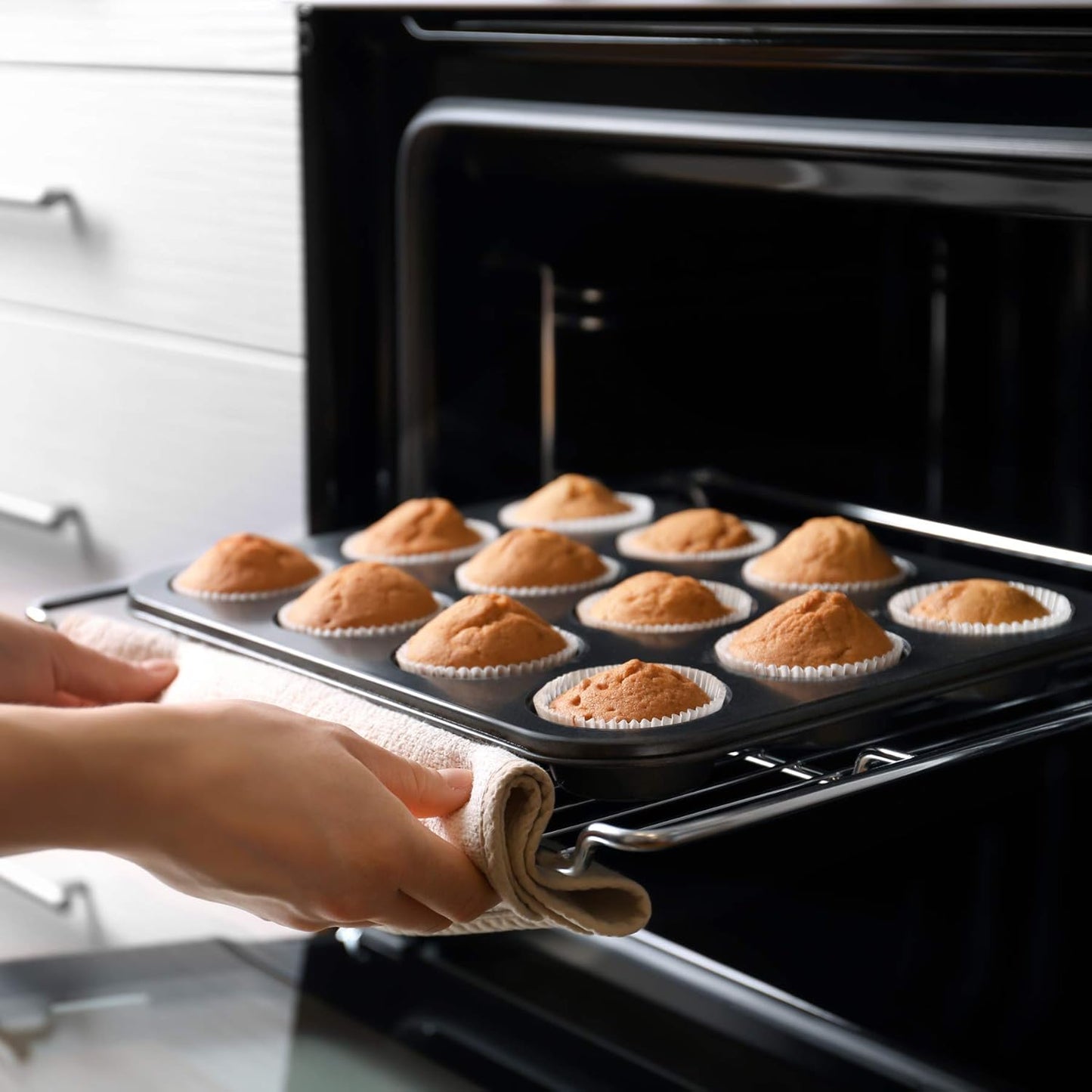 Standard Size Baking Cups Food-Grade Greaseproof Paper Cupcake Liners 200 Pcs (Natural)