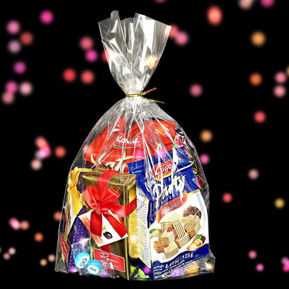 PigPotParty Cellophane Treat Bags 6x9 Inch, 50 Pack Clear Goodie Bags with Bottom Gusset for Stand-Up Display, Small Plastic Gift Wrap for Cookies, Candy, Party Favors, Popcorn, Includes 50 Gold Ties