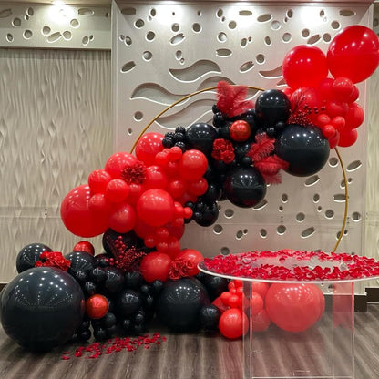 Black and Gold Balloons Garland Arch Kit, 134pcs Black and Metallic Gold Balloons with Different Size for 2026 Graduation Decorations, New Year, Birthday, Anniversary Party Decorations