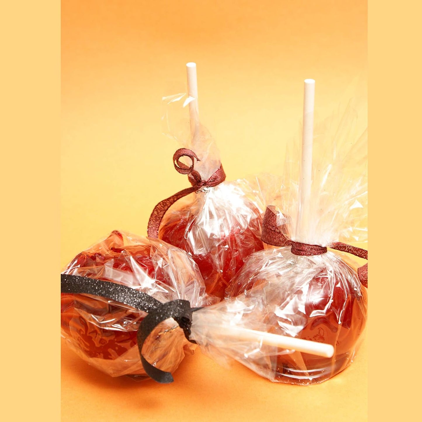 Cello Cellophane Treat Bags,5x7 Inches Clear Cellophane Bags 200 Pcs OPP Plastic Treat Bags with 200 Twist Ties for Gift Wrapping,Packaging Candies,Dessert,Bakery, Cookies, Chocolate,Party Favor