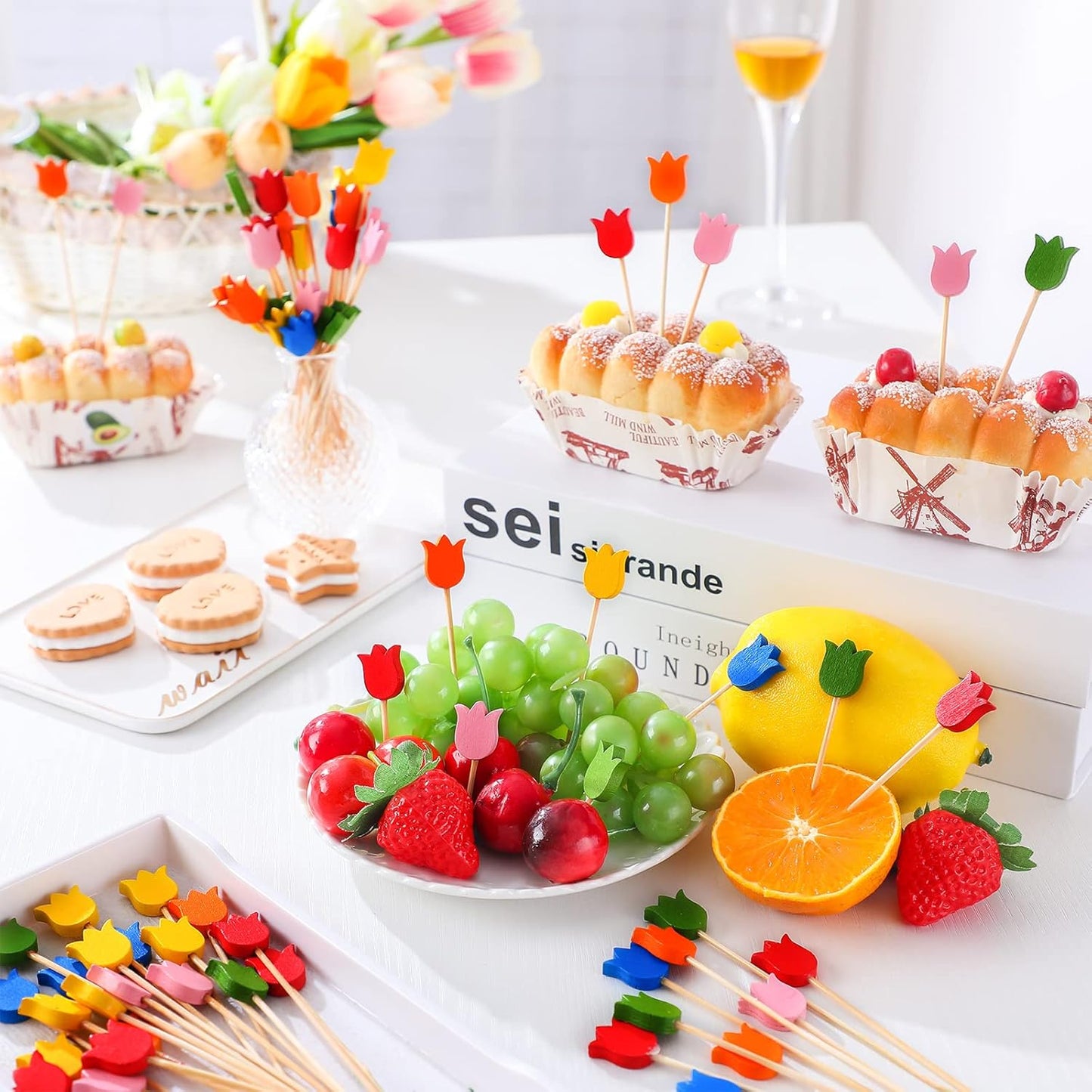 WILLBOND 200 Pcs Tulip Cocktail Picks Long Toothpicks for Appetizers Summer Cocktail Skewers Disposable Fancy Bamboo Food Sticks for Summer Spring Holiday Birthday Party Decoration