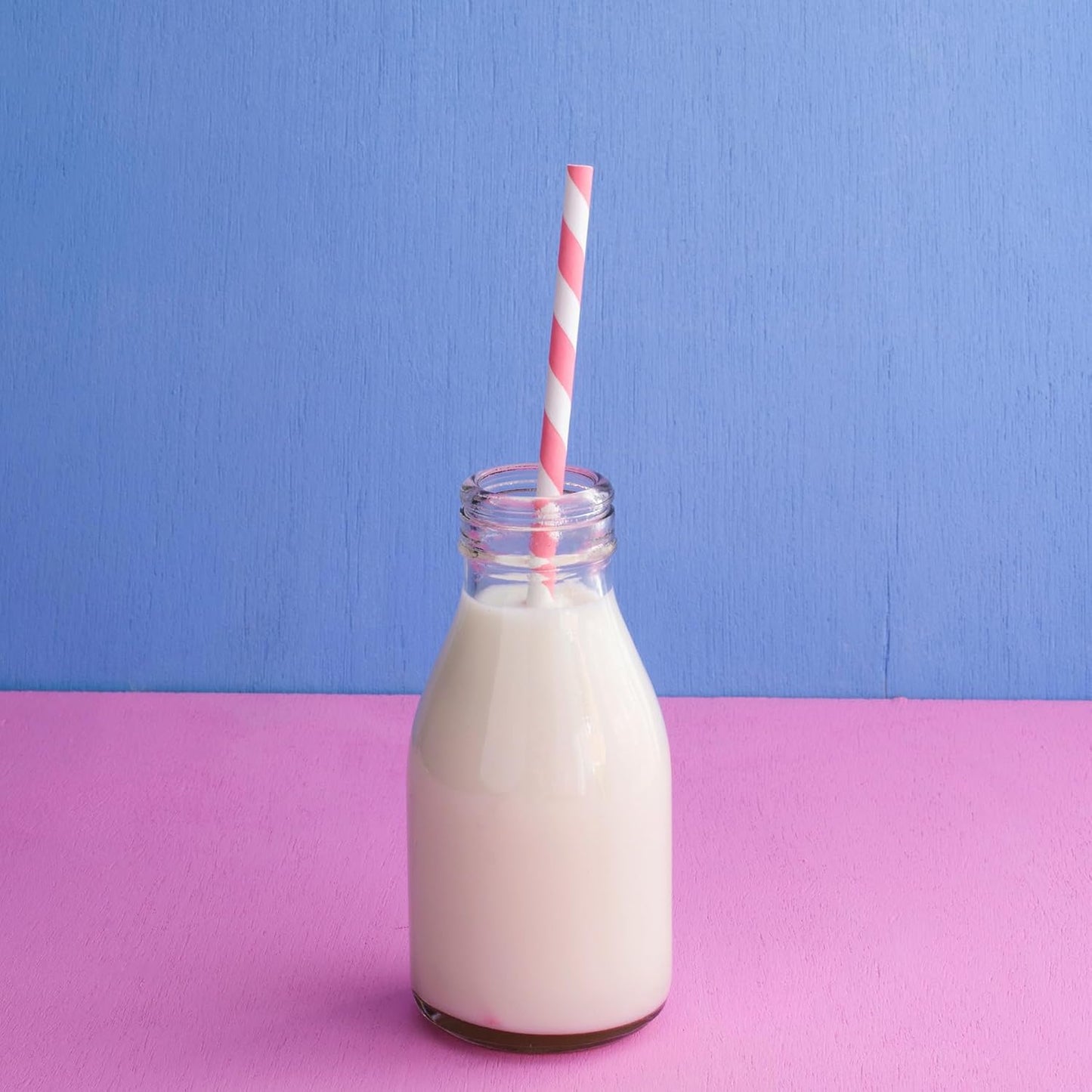 PakTalk 100 Pack Red Straws, Disposable Red and White Biodegradable Paper Striped Straws for Cocktail, Milkshake, Coffee, Lemonade (0.24" x 7.75")