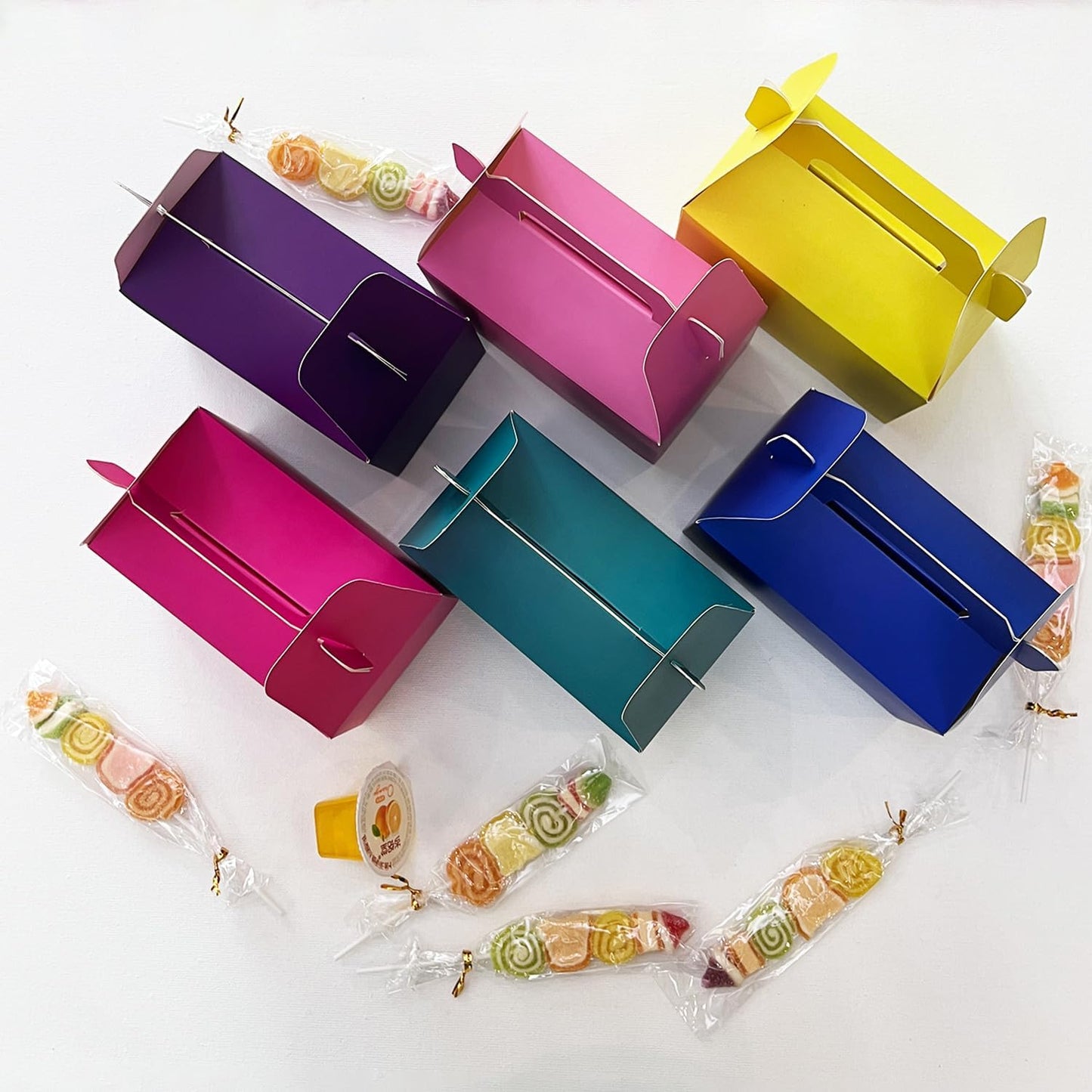 XAGLVV 24 Pack White Paper Gable Boxes,6.2 Inch Candy Boxes with Handle, Snack Party Favor& Gift Cookie bags for kids Birthday,Wedding, Baby Shower, Graduation.
