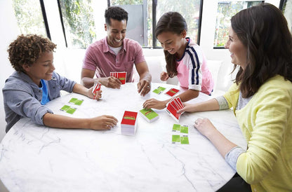 Mattel Games Apples to Apples Junior, The Game of Crazy Comparisons, Board Game with 504 Cards, Family Party Game Especially for Kids, Gift for Kid, Teen & Family Game Night Ages 9 Years & Older