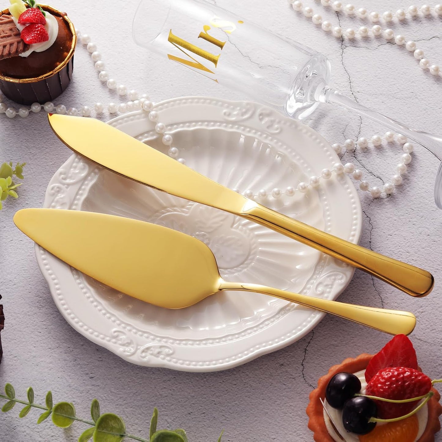 Boao 4 Pieces Wedding Toasting Flutes and Cake Server Set Wedding Reception Supplies Champagne Glasses Cake Knife Pie Server (Gold,Classic)