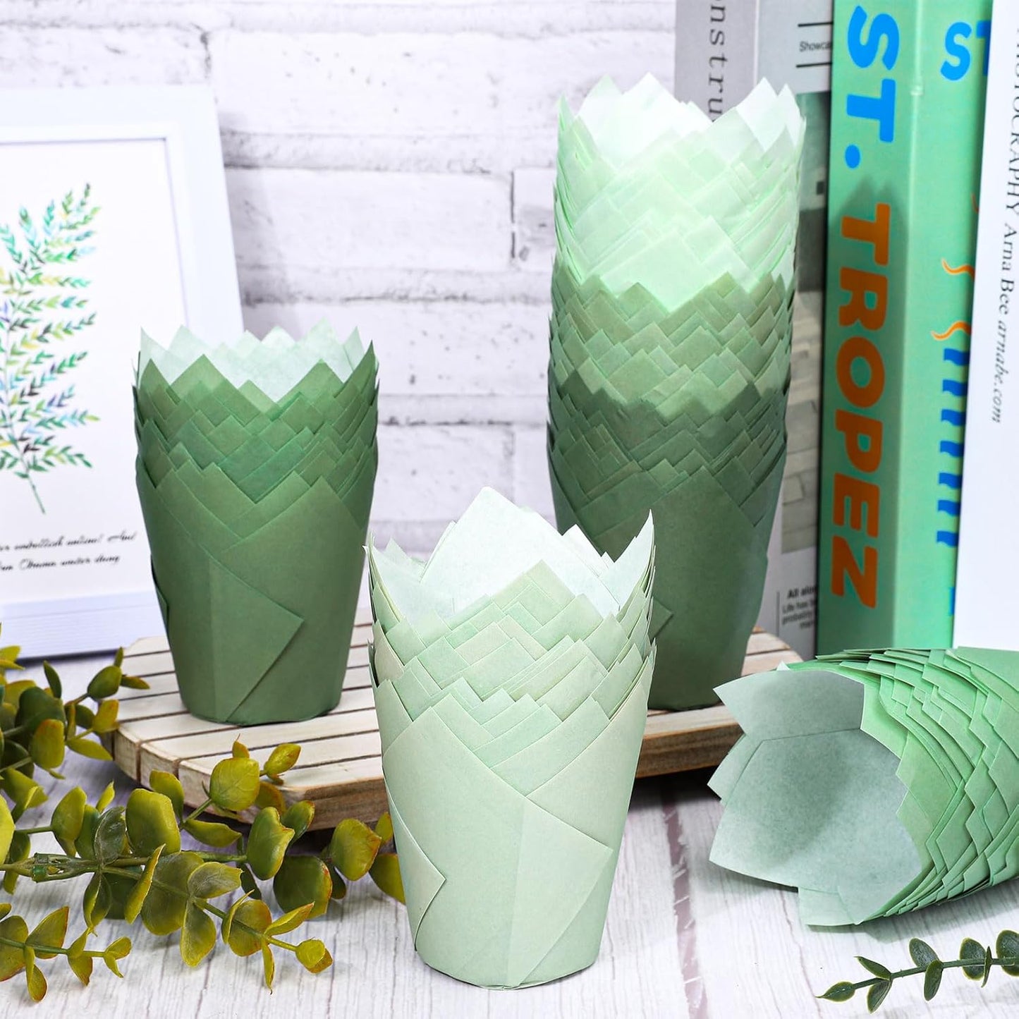 FYSUIMU 180Pcs Sage Green Tulip Cupcake Liners Gradient Green Muffin Baking Cups Cupcake Wrappers for Wedding Bridal Shower Spring Holiday Party Supplies