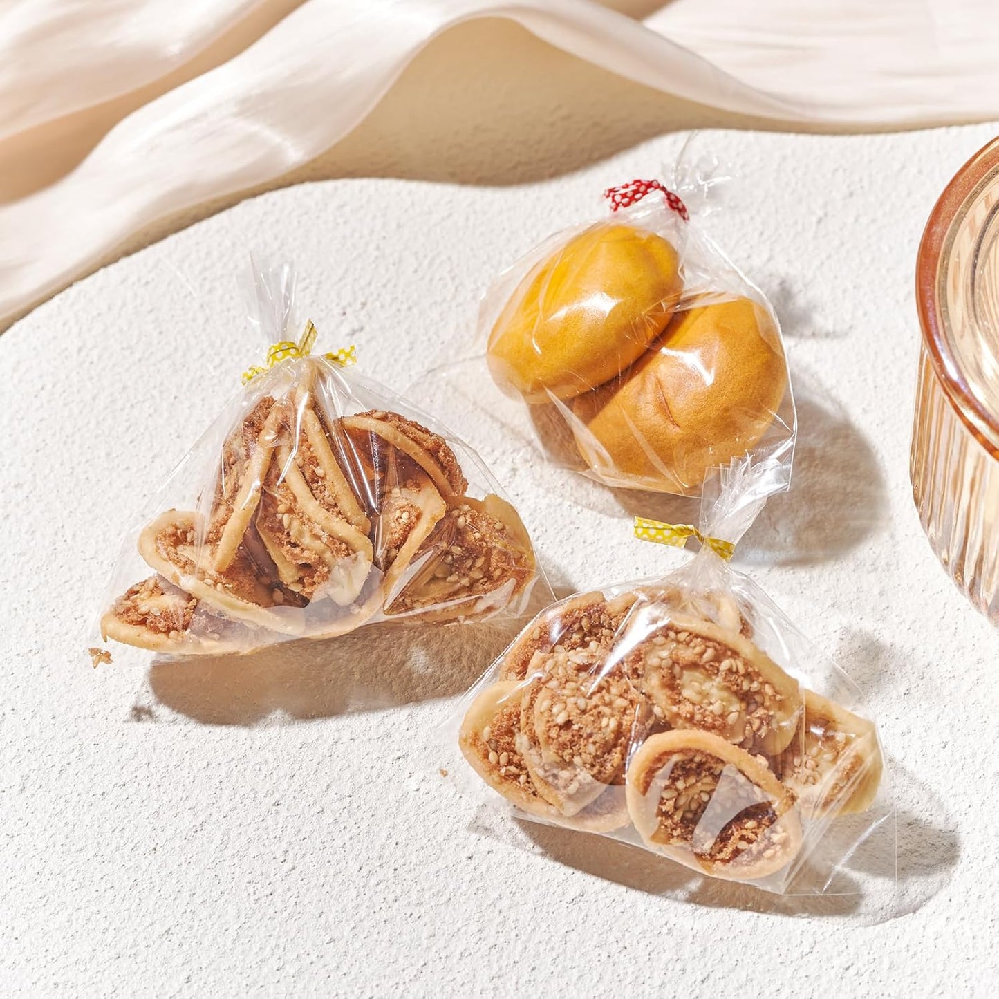 100 Pcs 10 in x 6 in Clear Flat Cello Cellophane Treat Bags Good for Bakery, Cookies, Candies,Dessert(by Brandon)1.4mil.Give Metallic Twist Ties!