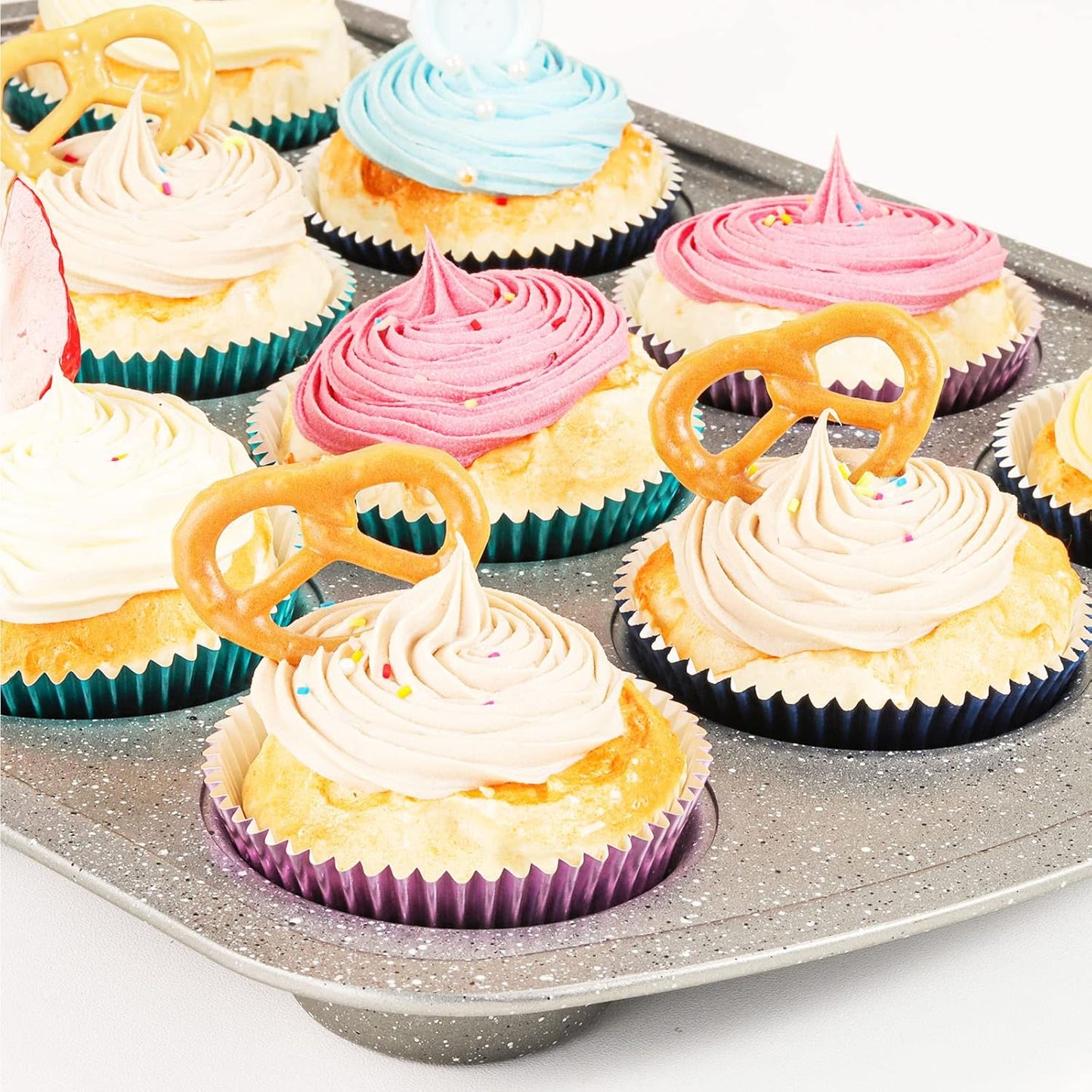 Caperci Standard Cupcake Liners Gold Foil Muffin Baking Cups 150-Pack - Premium Greaseproof & Sturdy Cupcake Papers