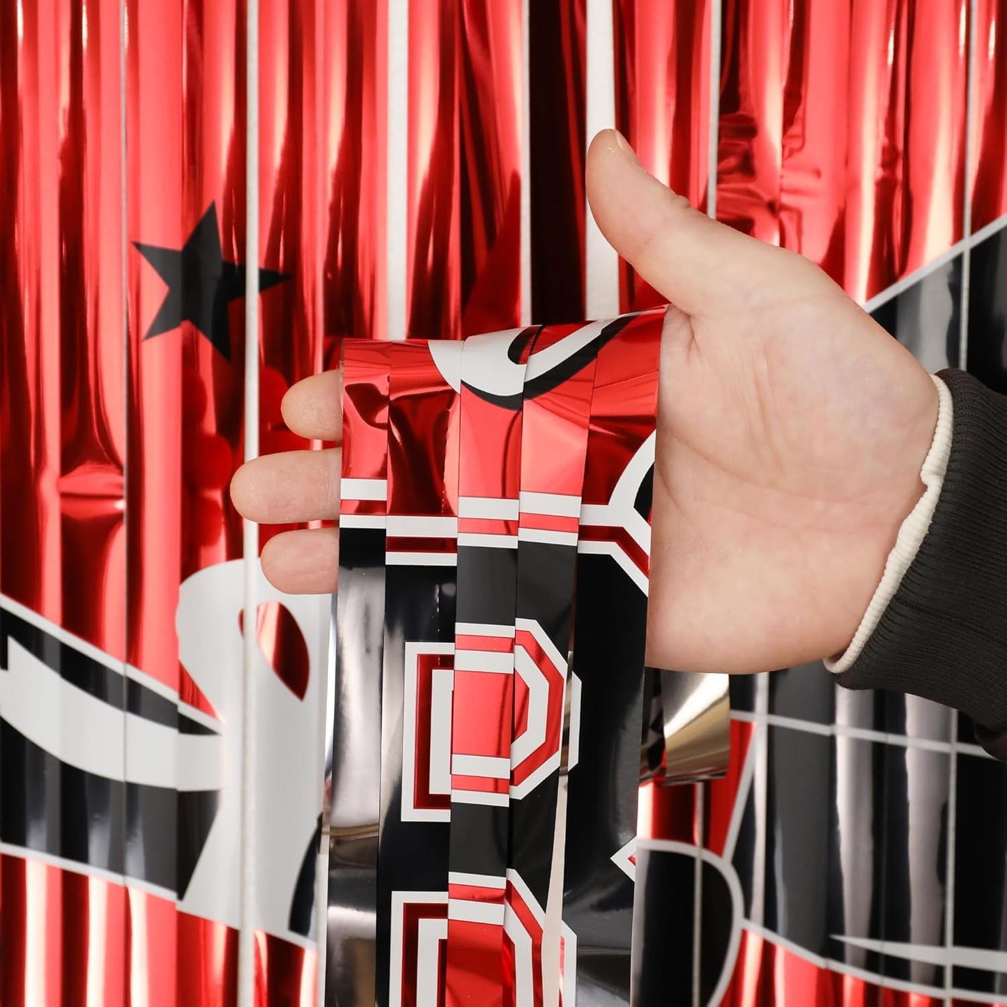 Gradution Party Suppiles Backdrop Decoration 2026, Claas of 2026 Streamer Tinsel Foil Fringe Curtains, Photo Booth Prop Backdrop, Black Grad Photo Backgrounds