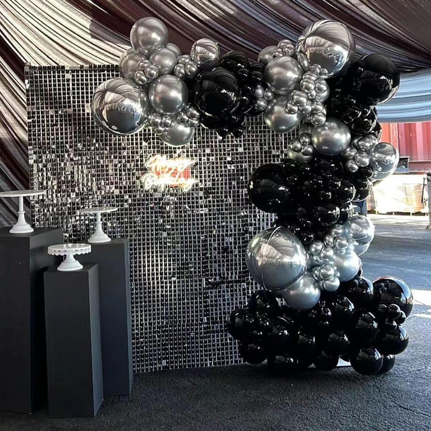 Black and Gold Balloons Garland Arch Kit, 134pcs Black and Metallic Gold Balloons with Different Size for 2026 Graduation Decorations, New Year, Birthday, Anniversary Party Decorations