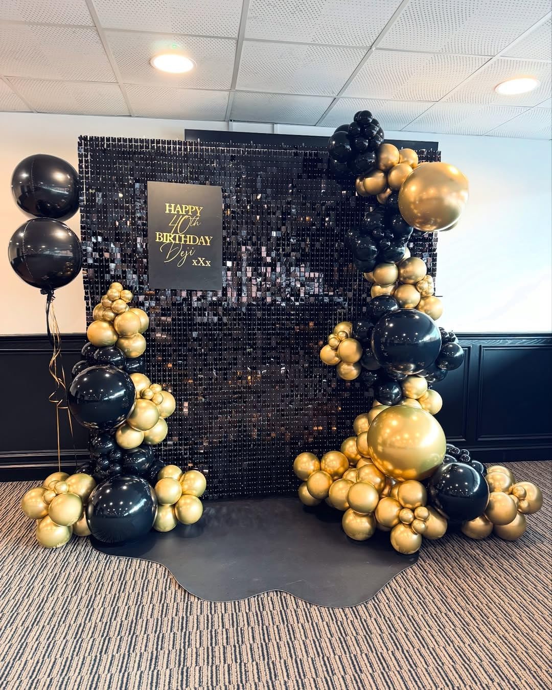 153Pcs Black and Silver Balloons Garland Arch Kit with Stars - 22 18 12 10 5 inch Different Size Black Metallic Silver Confetti Latex Balloon for Birthday Graduation New Year Party Decorations
