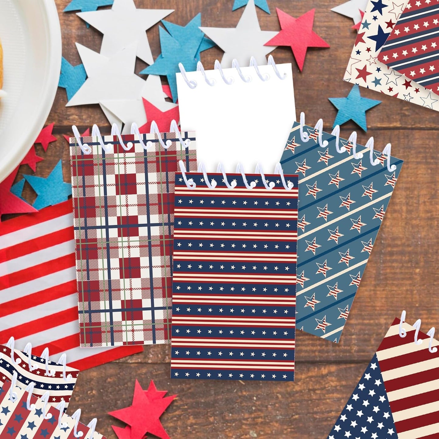24 Pcs Vintage American Flag Mini Pocket Notebooks 2.36 x 3.94 Inch Vintage American Flag Pattern Small Notepads American National Day Them Birthday Party Favors Gift for Office Teacher Classroom Rewards