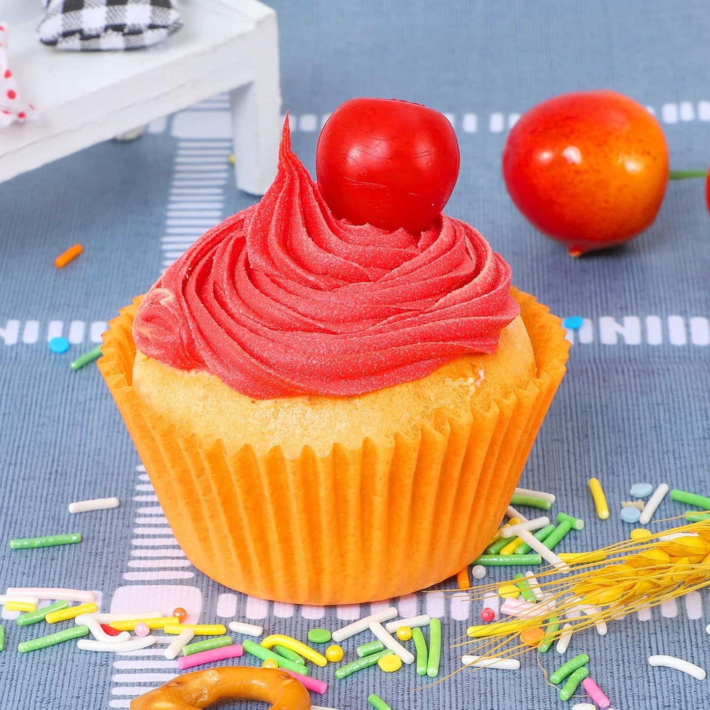 Caperci Standard White Cupcake Liners 500 Count, No Smell, Food Grade & Grease-Proof Baking Cups Paper