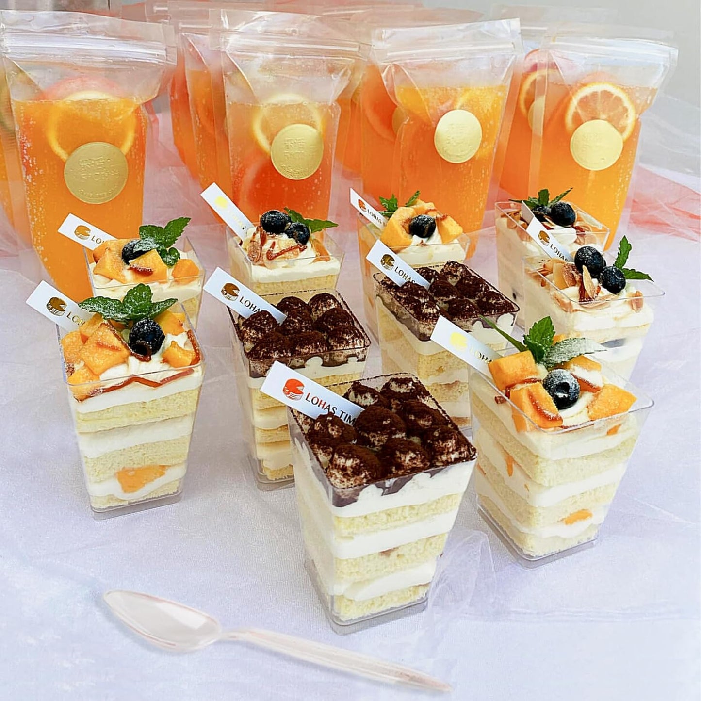 Hiasobre 50Pack 5oz Plastic Dessert Cups with Lids and Spoons, Reusable Clear Parfait Appetizer Cups, Square Party Shooter Serving Cup, Mini Dessert Shot Glasses for Tasting