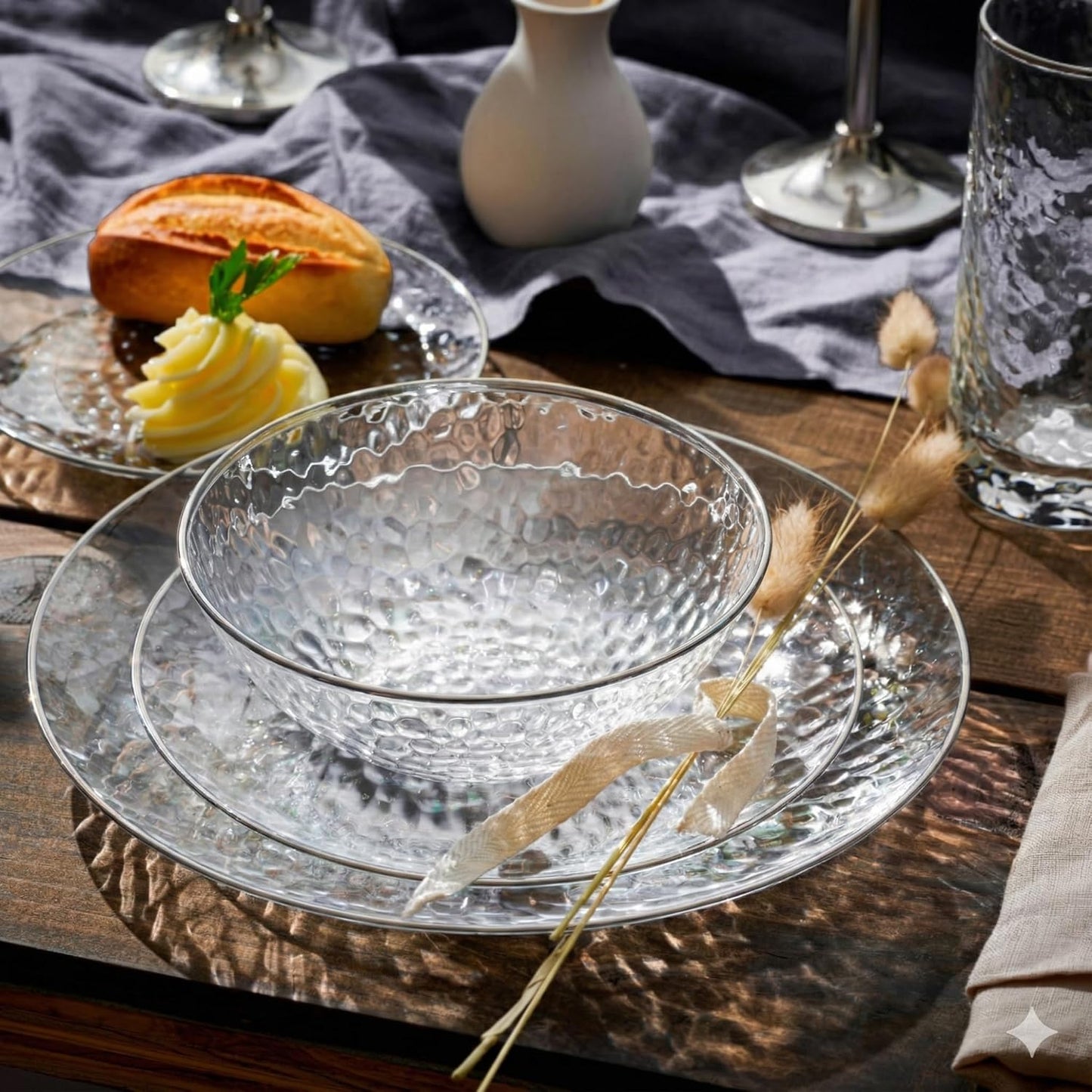 R-kay 100 Pack Clear Plastic Plates - 6.25 IN Hammered Gold Rimmed Sturdy, Durable And Extra Heavy duty Gold Plastic Dessert Plates Disposable - Ideal For Appetizer And And For Desserts.