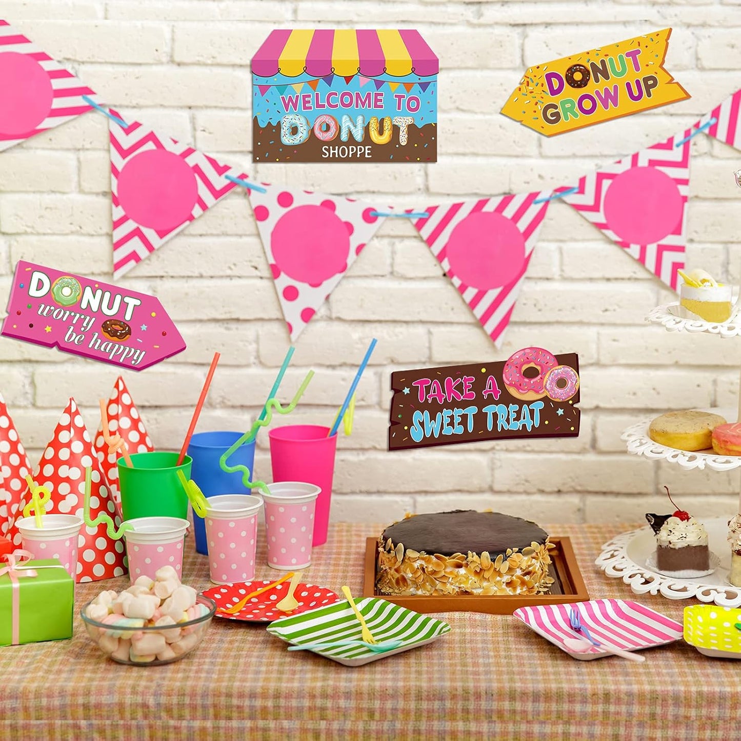 20 Pieces Donut Party Directional Signs Welcome Sign Outdoor Yard Sign Lawn Candyland Decoration Two Sweet and Donut Grow up Birthday Themes for Party Baby Shower Photo Prop Supplies
