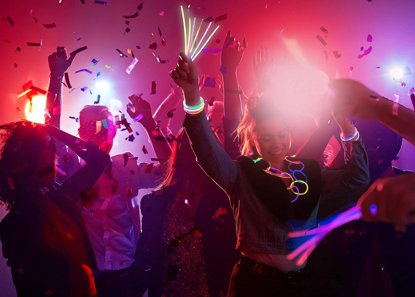 Play22 100pk Ultra Bright Glow Sticks Bulk Party Favors - 8" Premium Glow in the Dark Party Supplies, Neon, Easter, Halloween Party Decorations Glow Necklaces and Bracelets for Kids or Adults