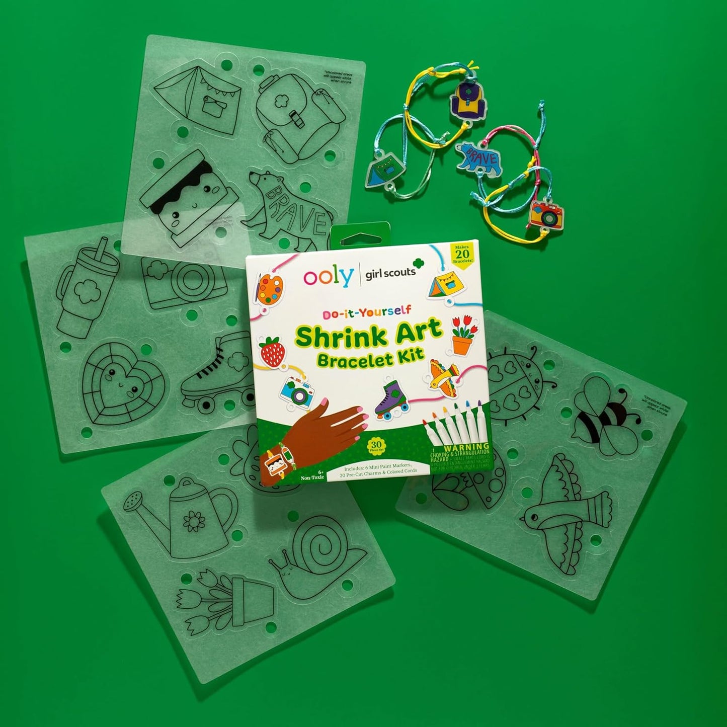 Ooly x Peanuts Snoopy 34 PC DIY Shrinking Art Kit for Kids with Markers, 20 Plastic Pre Cut Charms and More, No Mess Creative Activity Jewelry Making Kit