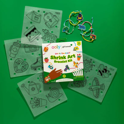Ooly x Peanuts Snoopy 34 PC DIY Shrinking Art Kit for Kids with Markers, 20 Plastic Pre Cut Charms and More, No Mess Creative Activity Jewelry Making Kit